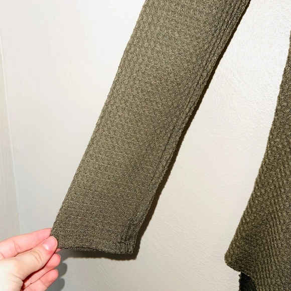 Altar’d State Olive Green Waffle Knit Asymmetrical Hem Top Small Women’s - Picture 4 of 11